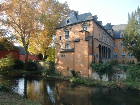 Mönchengladbach-Rheydt : Schlossstraße, Schloss Rheydt, Herrenhaus ( Ostseite )
